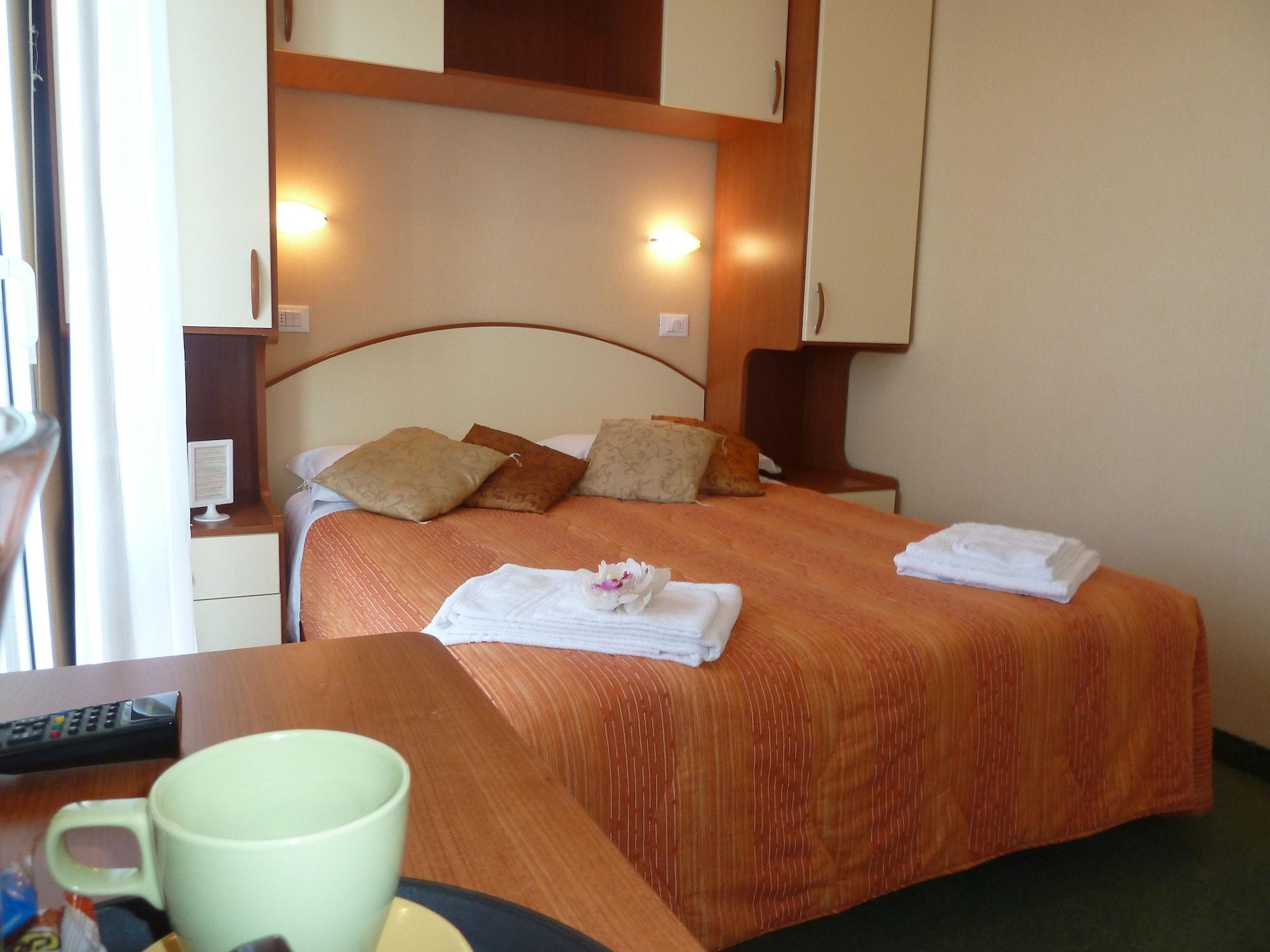 Hotel Crosal Rimini Exterior photo