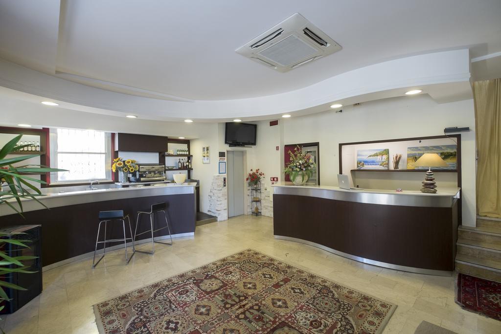 Hotel Crosal Rimini Exterior photo