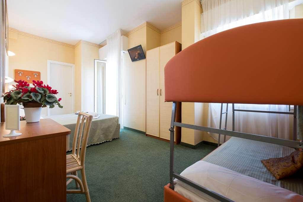 Hotel Crosal Rimini Room photo